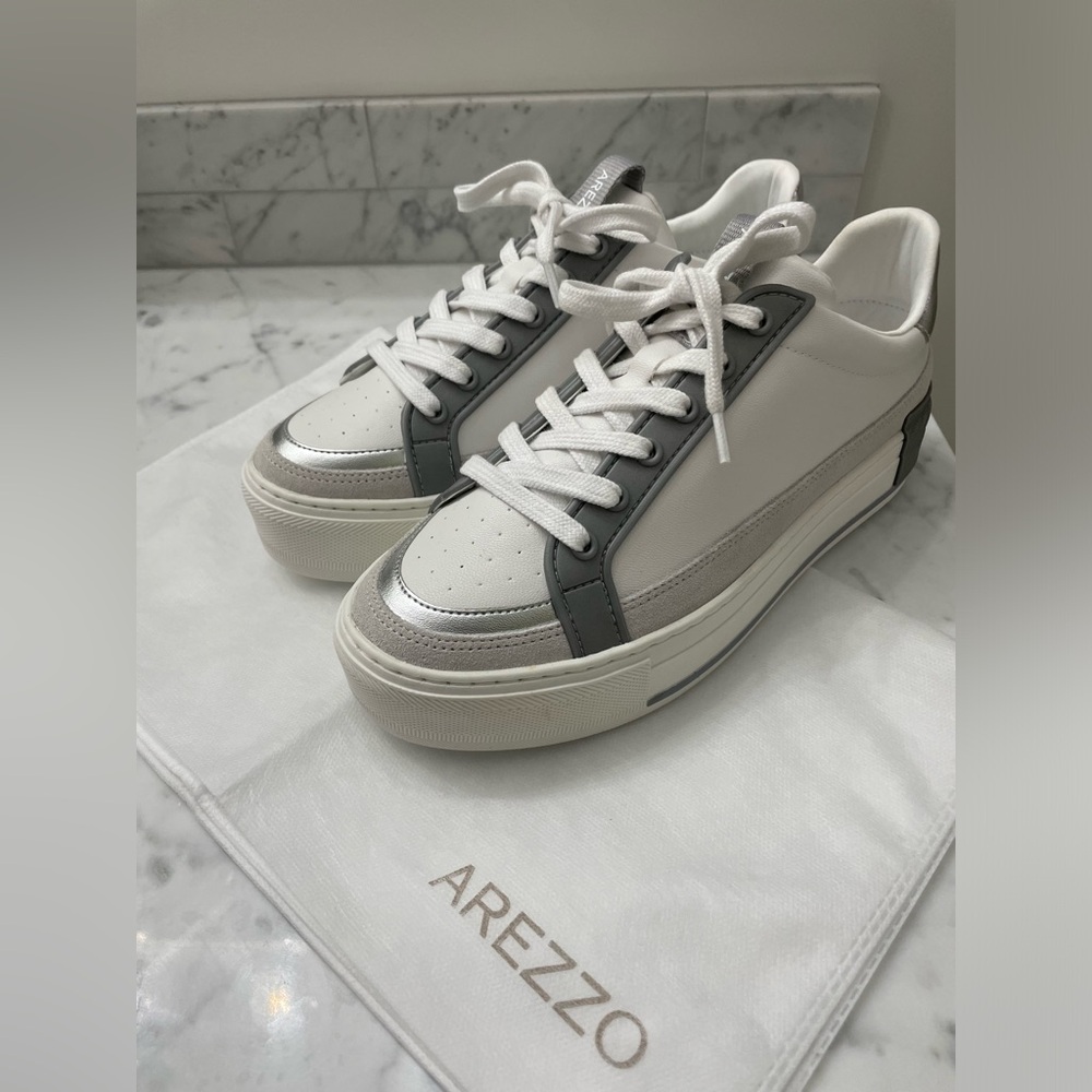 Women’s Arezzo Stevie Platform sneakers, size 8.5, RUNS BIG, more like a size 9
